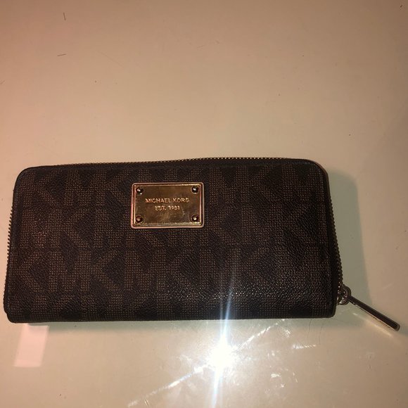 Michael Kors Handbags - Michael Kors Full Zipper Wallet  - MK Design